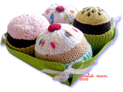 Lark hand-knitted cupcakes set