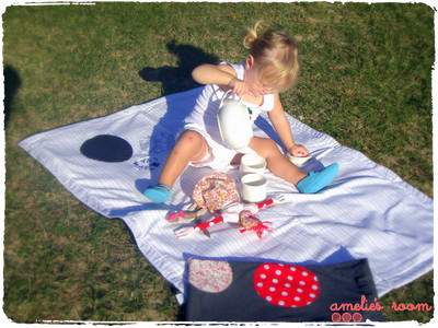 The Kitten's Mittens Picnic Blanket